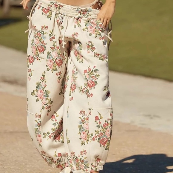 Daily Practice Zola Jogger Set: Printed Edition (Floral) - Picture 2 of 10